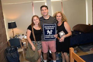 Aaron Stagoff-Belfort ’18 of Montclair, N.J. moved into the Butterfields Residence Complex with help from his sister and mother.