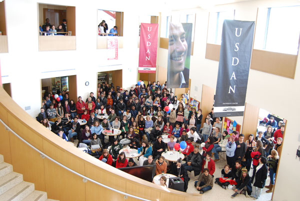 The audience fills Usdan University Center. (Photo by Olivia Bartlett)
