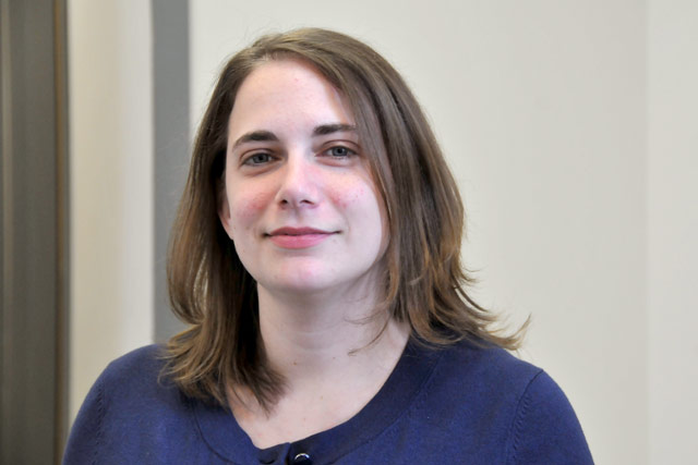 Barbara Juhasz, assistant professor of psychology, assistant professor of neuroscience and behavior, uses a non-invasive eye-tracking machine to examine cognitive processing. (Photo by Stefan Weinberger '10)