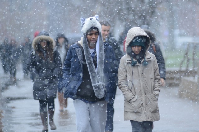 Donning a cozy husky hat, Aarit Ahuja '16 and his friend Purnima Kumar '16 walk to class. 