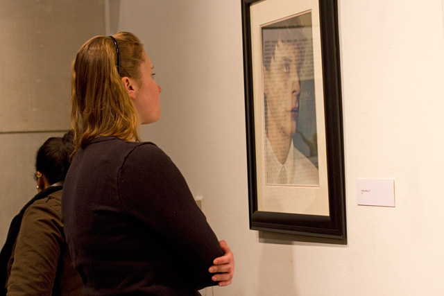 Miriam Kwietniewska ’13 examines artwork on display.