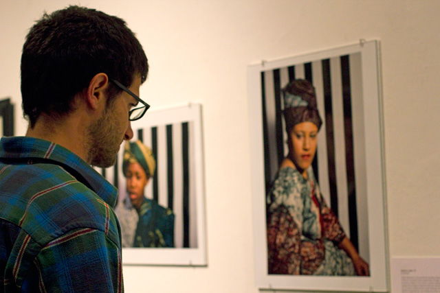 Greg Shaheen ’13 looks at photographs taken by Sydney Lowe ’13.