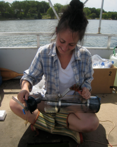 Maya Gomes '06 working on her research.