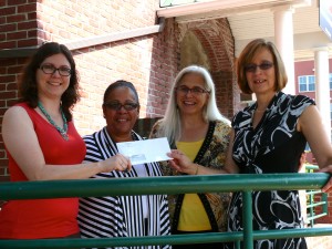 Liberty Bank presented a $5,000 grant to the Green Street Arts Center. 