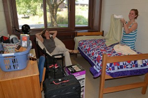 Mother Danusia Zaroda, at left, takes a break from unpacking with her daughter, Alina Whatley '18.
