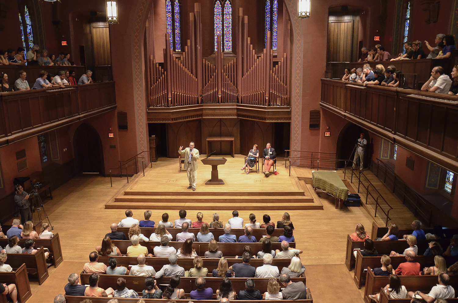 President Michael Roth spoke to families following Arrival Day activities. 