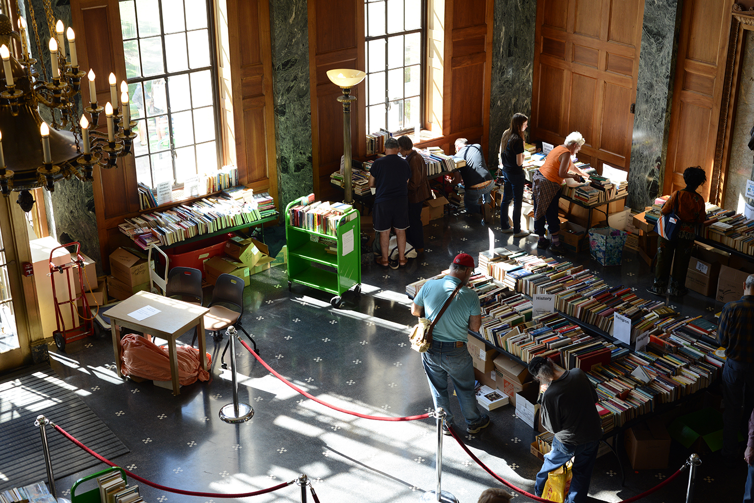 Friends of the Wesleyan Library hosted their annual fall book sale Sept. 27 in the lobby of Olin Memorial Library. 