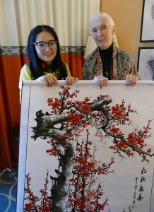 Award recipient Qian Zhang presented Dr. Goodall with a scroll painting from Chengdu, China.