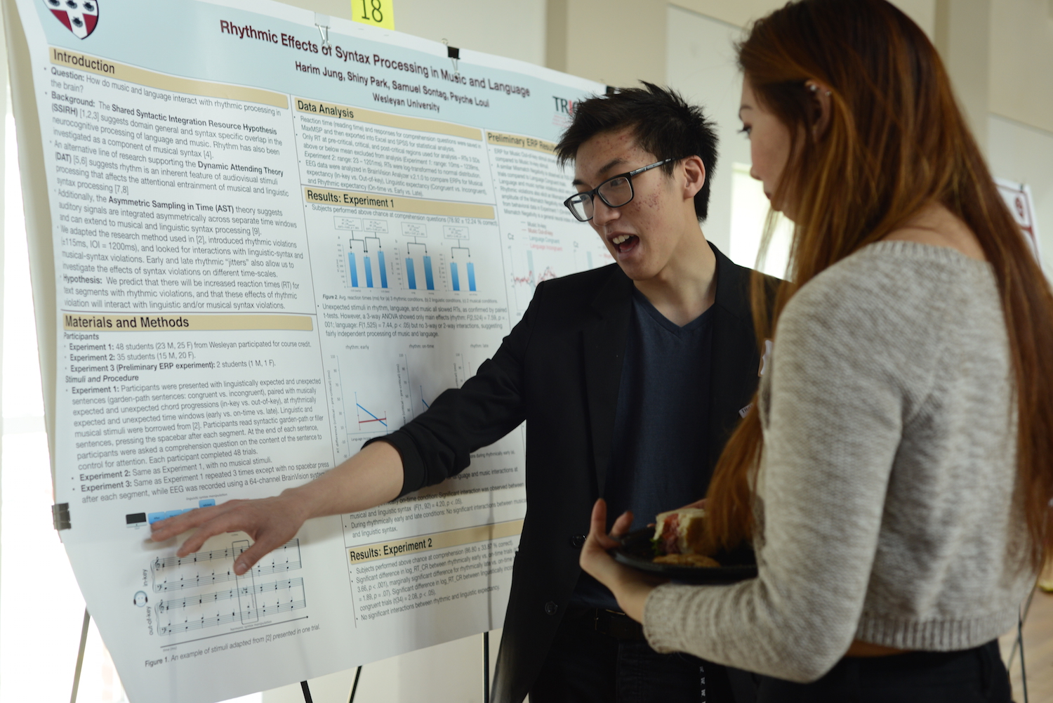 Harim Jung '16 discusses his research "Rhythmic Effects of Syntax Processing in Music and Language," with BA/MA student Victoria Fong.
