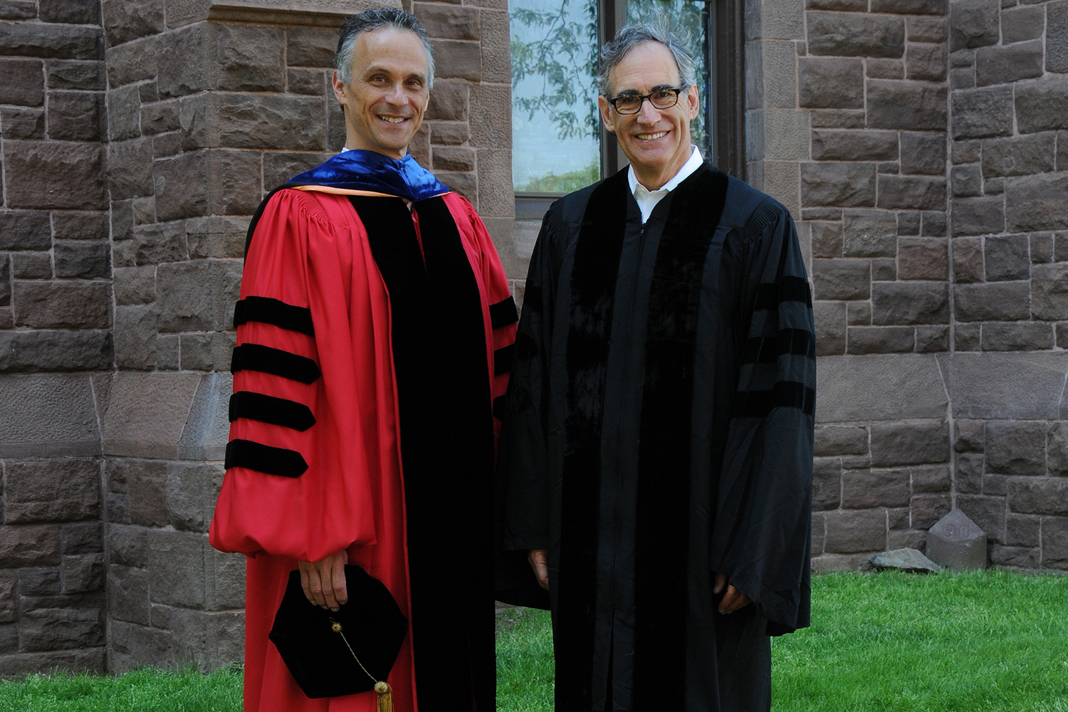 President Michael Roth awarded Alan Dachs '70, Hon '07, P'98 with the Raymond E. Baldwin Medal on May 24. (Photo by John Van Vlack)