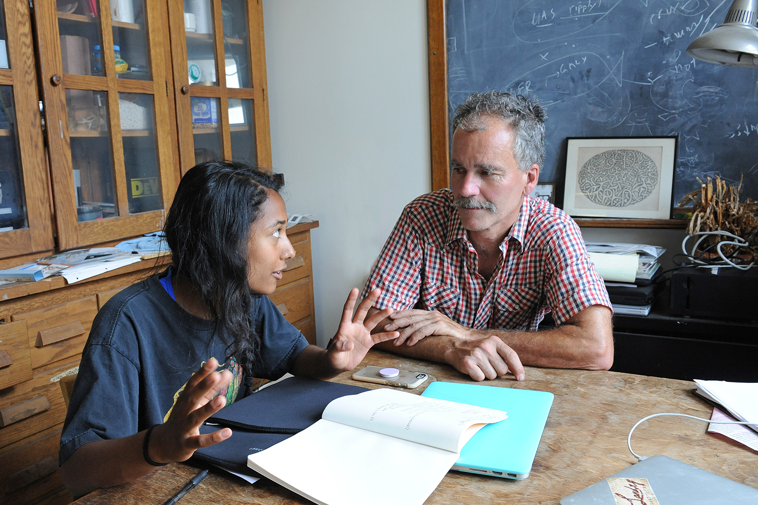 Stephen Devoto, professor of biology, professor of neuroscience and behavior, met with with Meghan Jain '19.