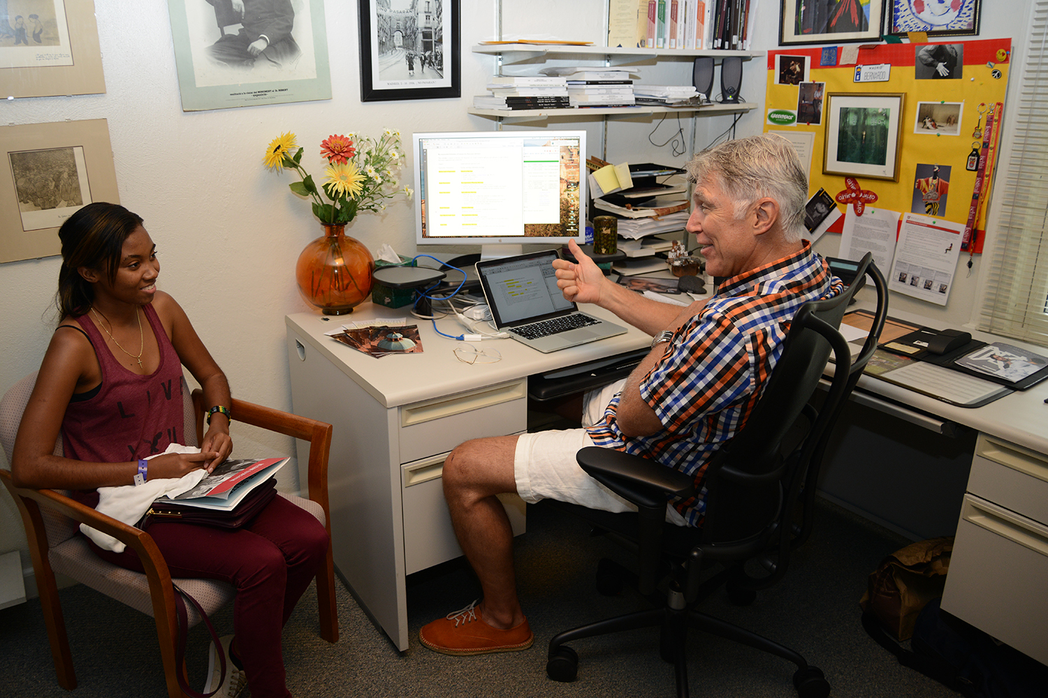 Antonio Gonzalez, director of the Center for Global Studies, professor of Spanish, met with Shantelle Brown ’19.