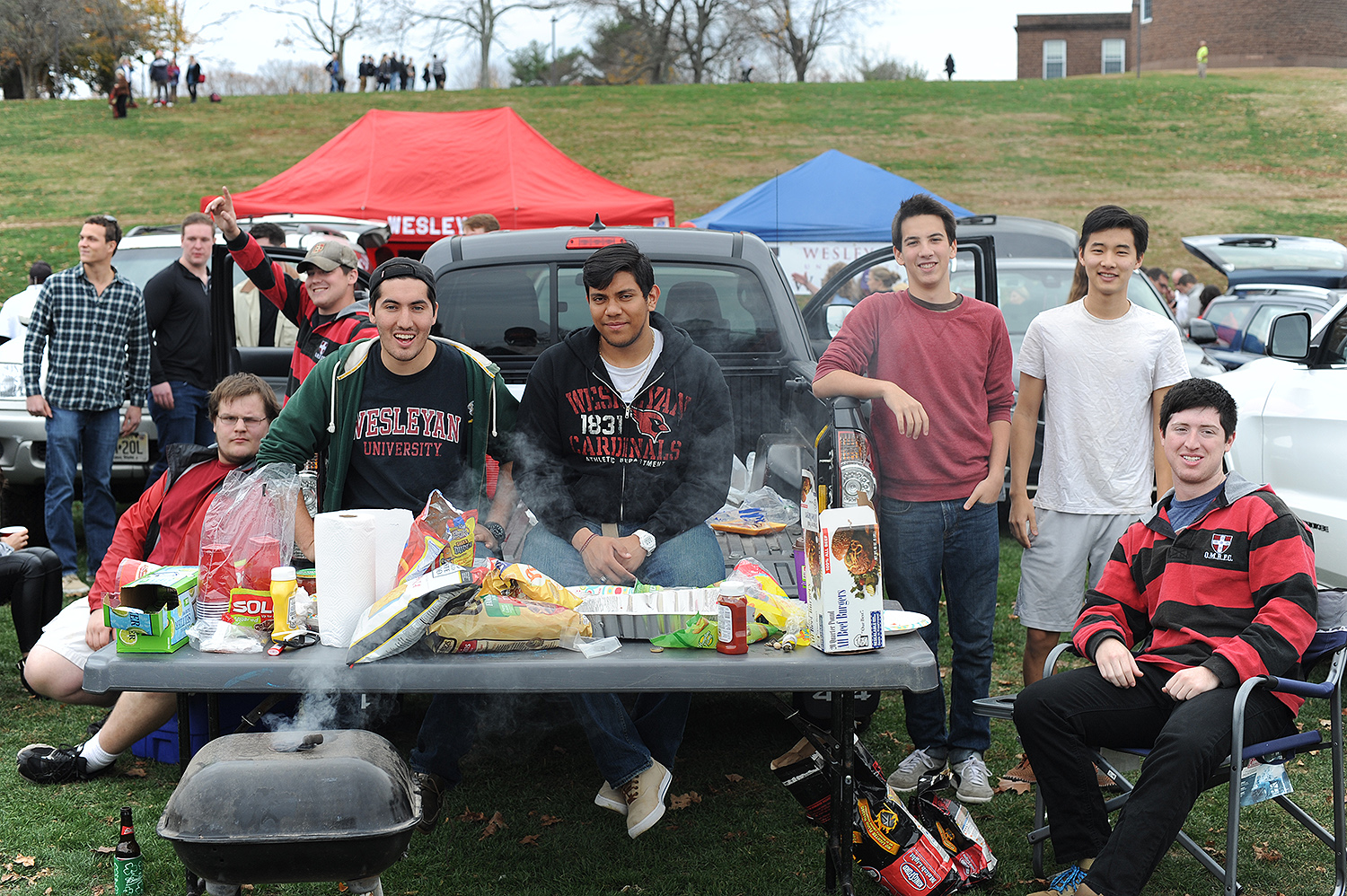 Members of the Wesleyan community, friends and family gathered on Andrus Field on Nov. 7 for tailgaiting before the Homecoming football game against rival Wlliams College. (Photo by Olivia Drake MALS '08)