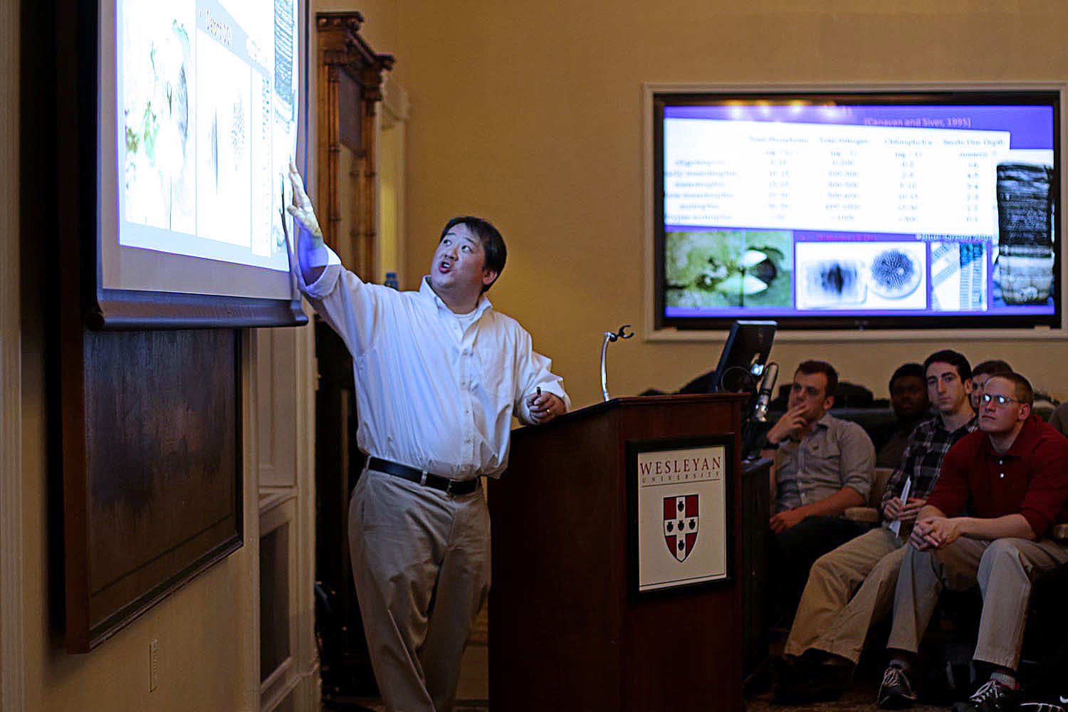 Timothy Ku, associate professor of Earth and Environmental Science, introduces the class research. 
