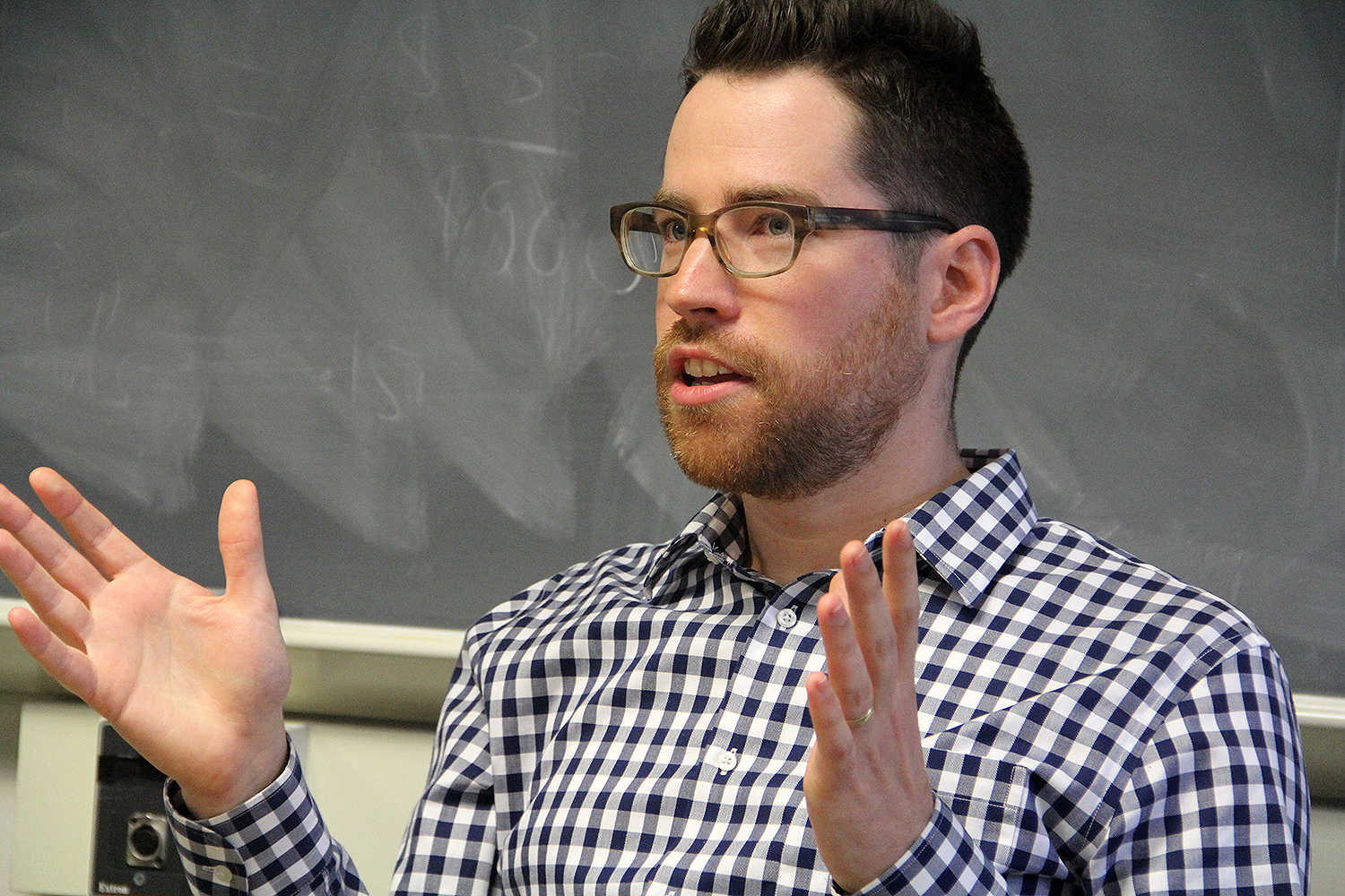 Visiting Professor of Government Sam Rosenfeld explored the consequences of ideological polarization among political parties on contemporary primaries. Citing the campaigns of Bernie Sanders and Donald Trump, Rosenfeld explained how recent candidates have appealed more to their party's ideological base rather than to swing voters.