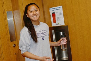 Emma Distler ’19 uses a bottle filling station inside Usdan University Center on April 18. The bottle filling stations provide clean, filtered water and reduce the use of disposable bottles. As part of Wesleyan’s sustainability efforts, the university has installed bottle refilling stations and drinking fountains at many locations campus-wide.