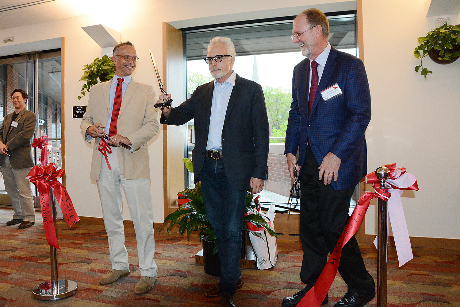 Members of the Class of 1981 and special guests joined together on May 21 to dedicate the West Wing of Usdan University Center in honor of Bradley Whitford ’81. (Photo by John Van Vlack)