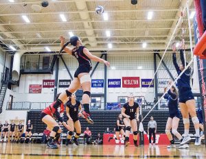 The women's volleyball team finished with a 15-8 record. (Photo by Jonas Powell '18)