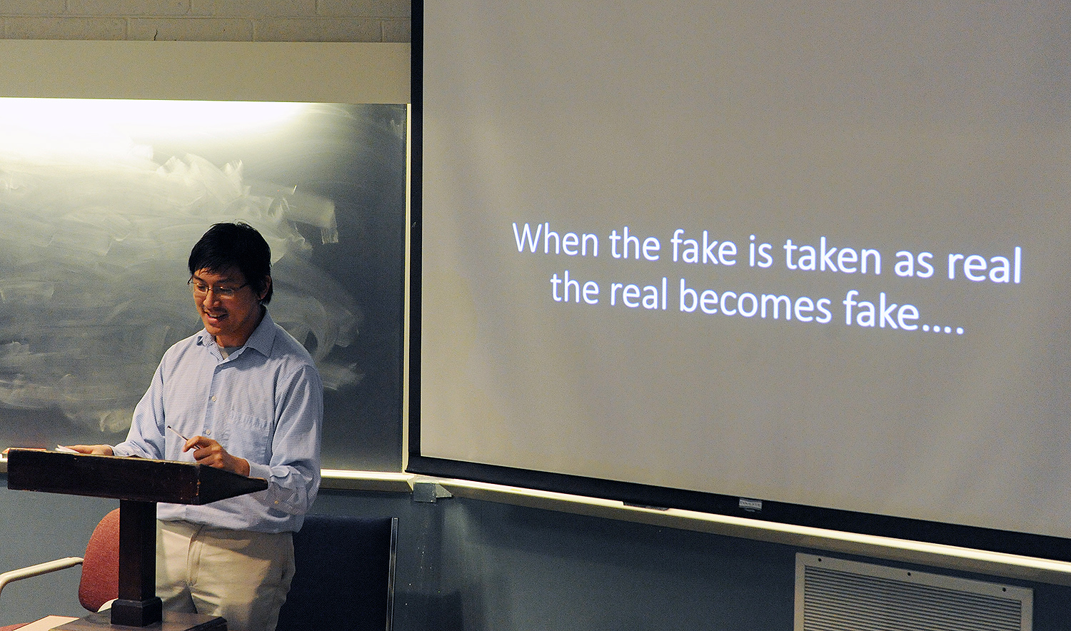 Tan spoke about how the state controlled the flow of information in imperial and modern China. The distinction between real and fake news rendered meaningless.