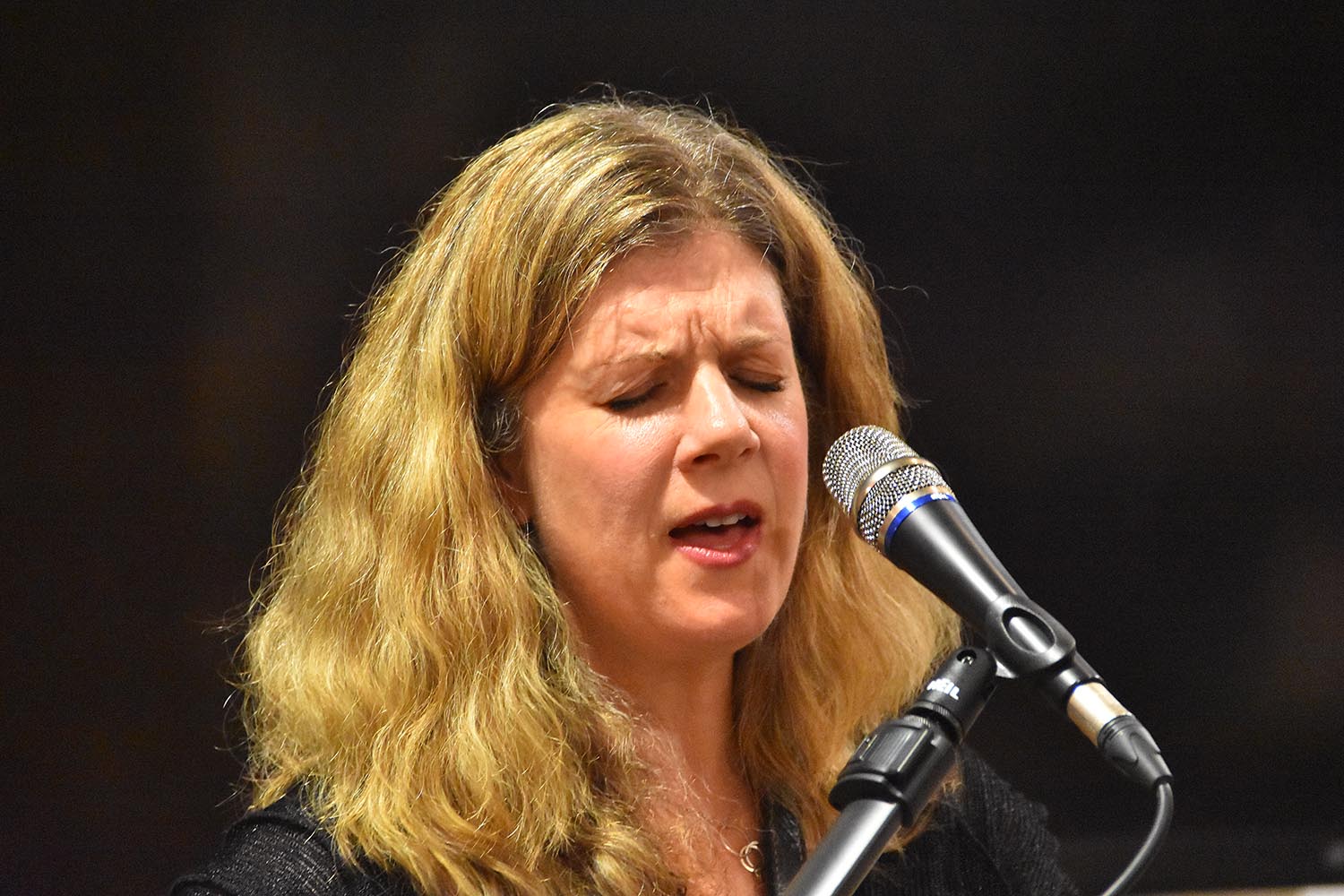 Singer-songwriter Dar Williams '89 performed, and read from her new book, at Wesleyan RJ Julia Bookstore on Oct. 10.