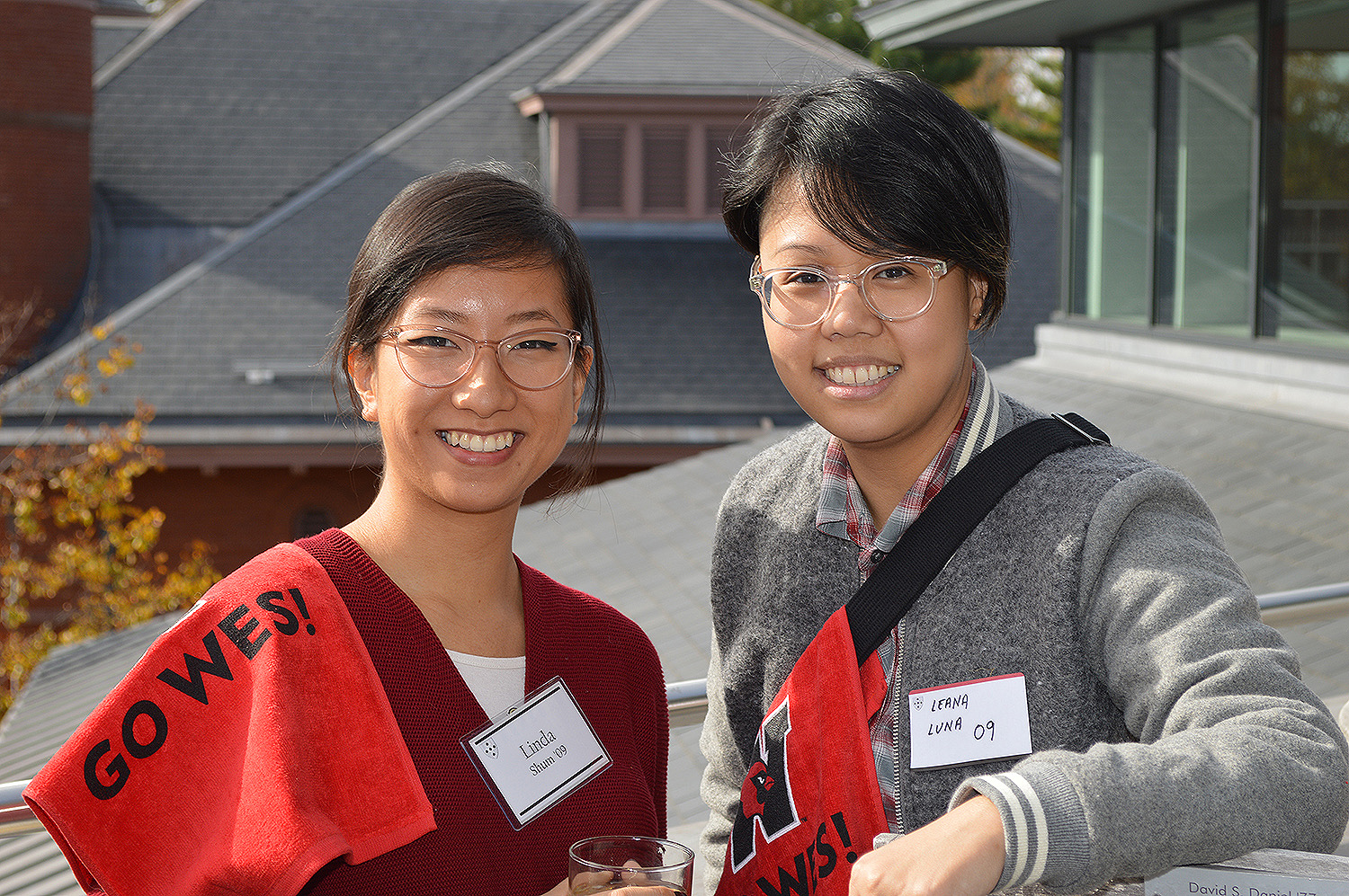 Former classmates Linda Shum ’09 and Leana Luna ’09 mingle at the Alumni Donor Reception on Nov. 4 during Homecoming/Family Weekend. 