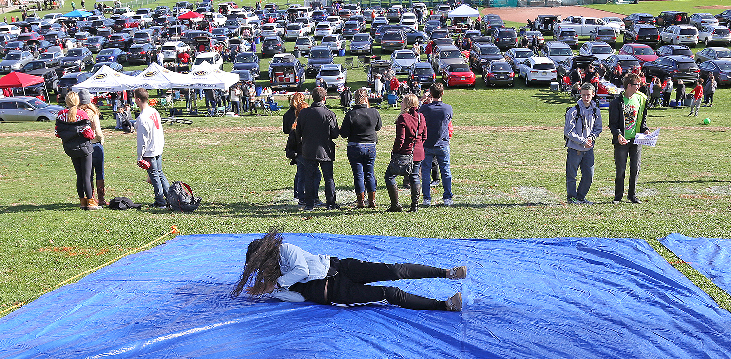 More than 500 people participated in "The Big Roll" on Foss Hill during HCFW. 