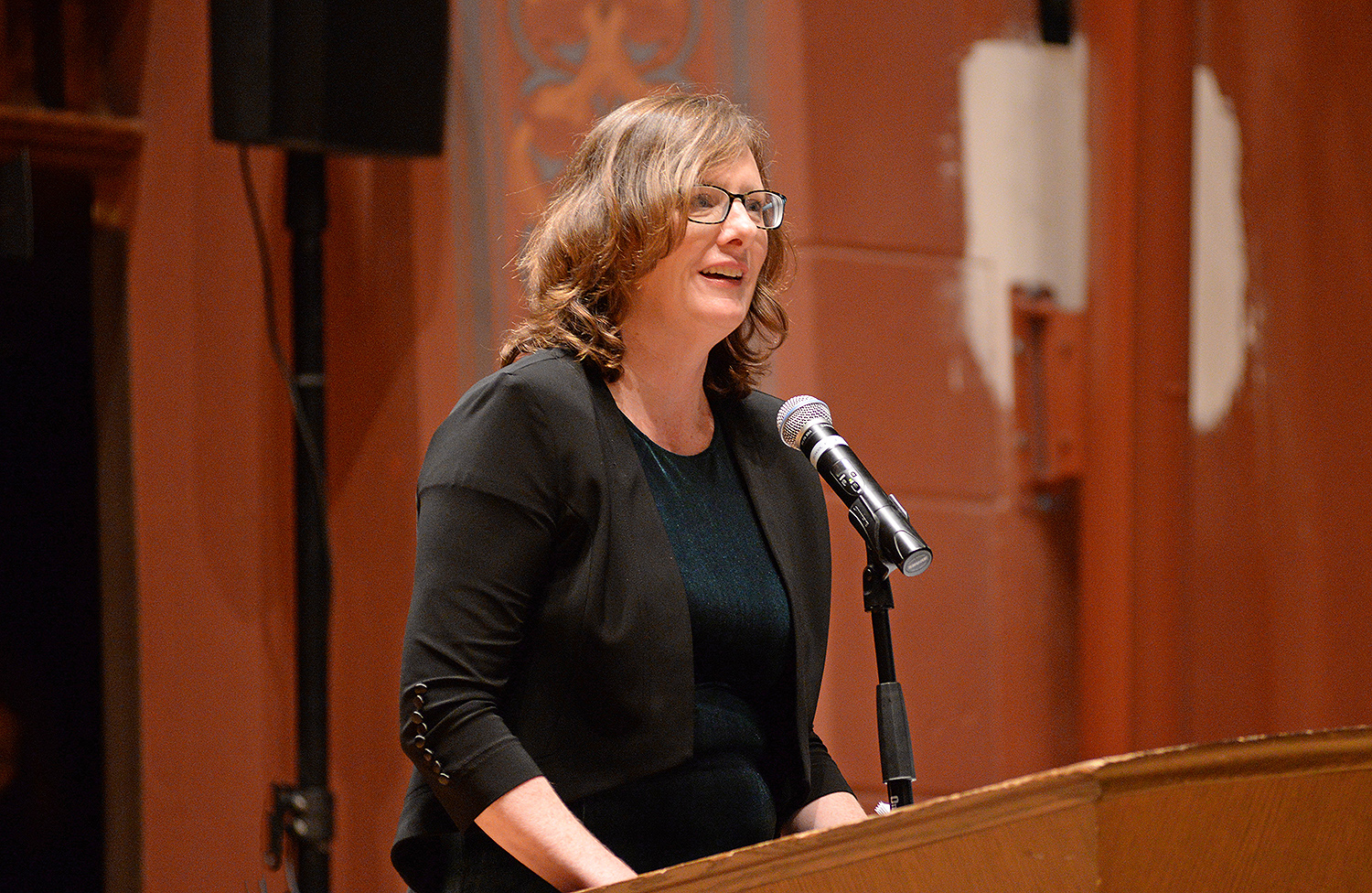 Jennifer Tucker, associate professor of history, associate professor of science in society at Wesleyan introduced Slotkin to the audience. Tucker coordinated the 2017 Shasha Seminar. 