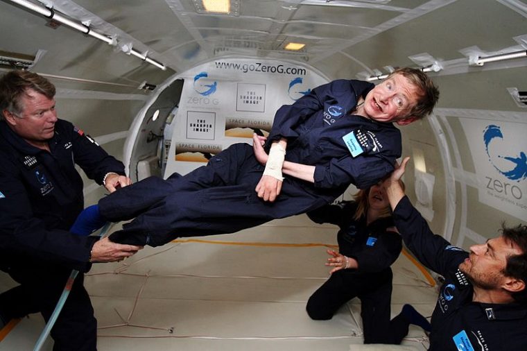 800px-Physicist_Stephen_Hawking_in_Zero_Gravity_NASA