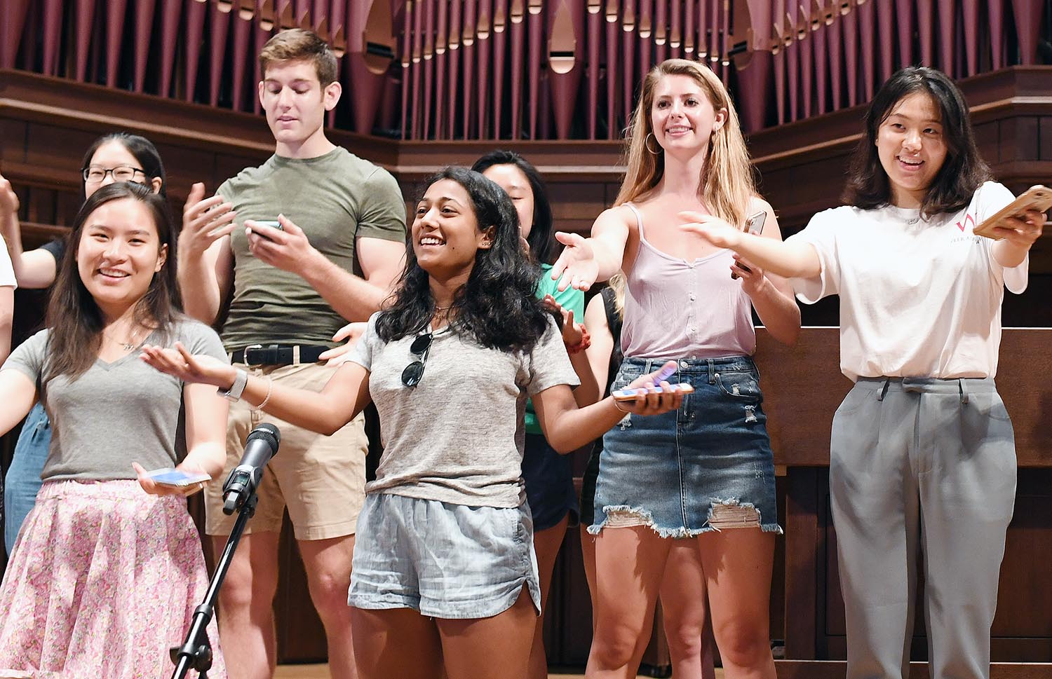 On Aug. 31, Wesleyan's peer advisors wrote and performed a song for the Class of 2022 during a Getting Good Advice workshop, held in conjunction with New Student Orientation.