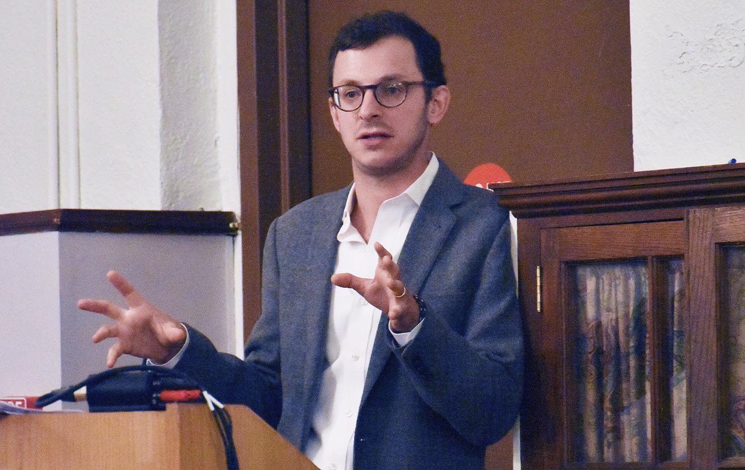 Peck, whose research explores the tensions that exist between the modern presidency and the rule of law, spoke on "Progress, Preservation, and the Constitution After Trump." His talk focused on the ways in which the Constitution aids and constrains reform movements in American politics. 