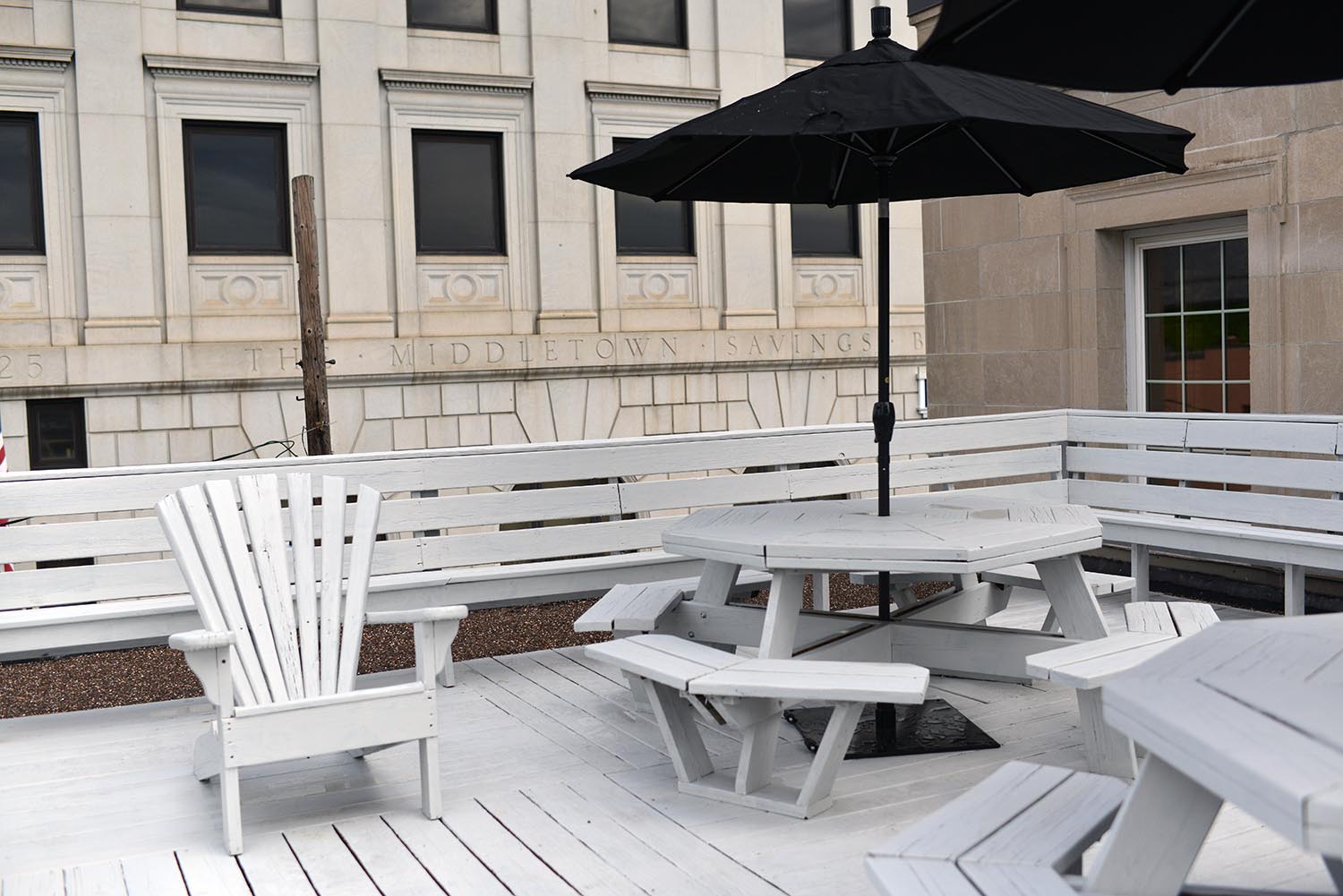 The new building offers employees and guests a rooftop deck and picnic area. 