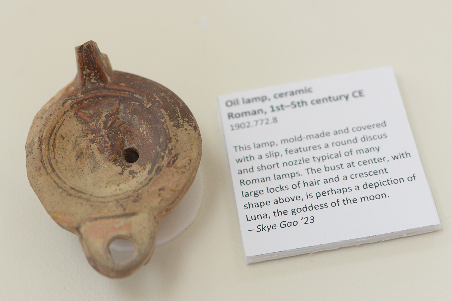 Skye Gao ’23 studied this ceramic, close-shaped Roman lamp from the 1st-5th century CE. 