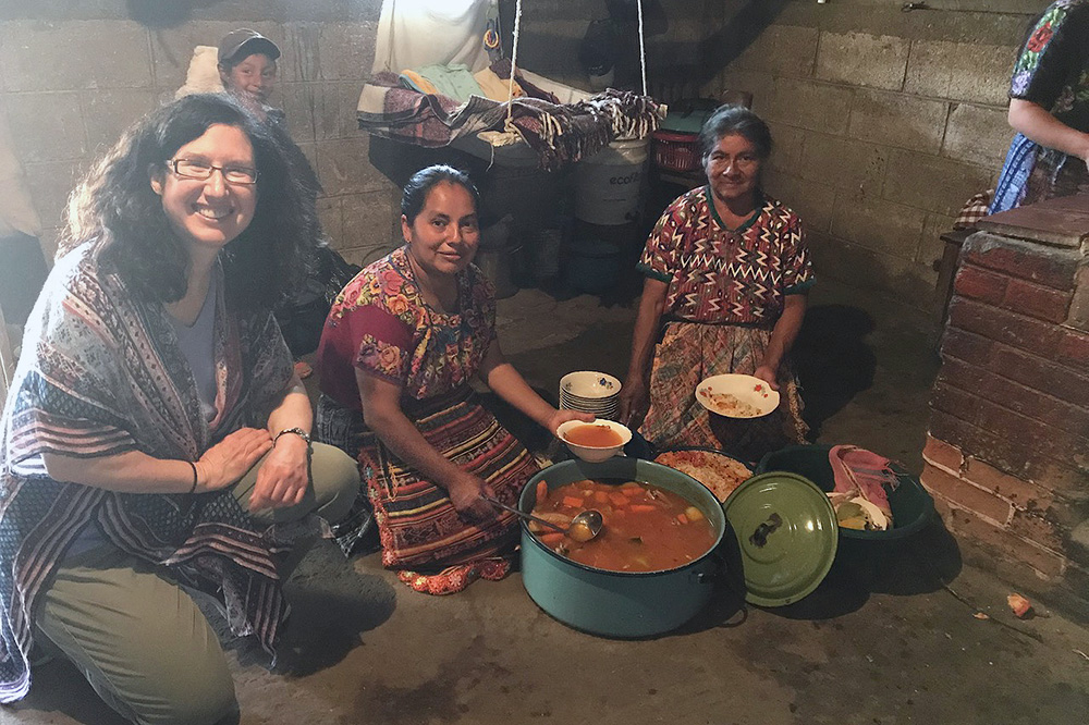 Ex alumnas colaboran en concierto benéfico de tapiz musical para mujeres guatemaltecas